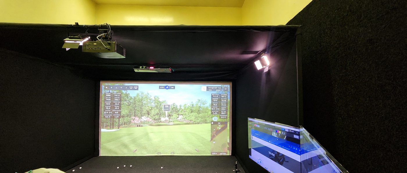 Indoor golf simulator