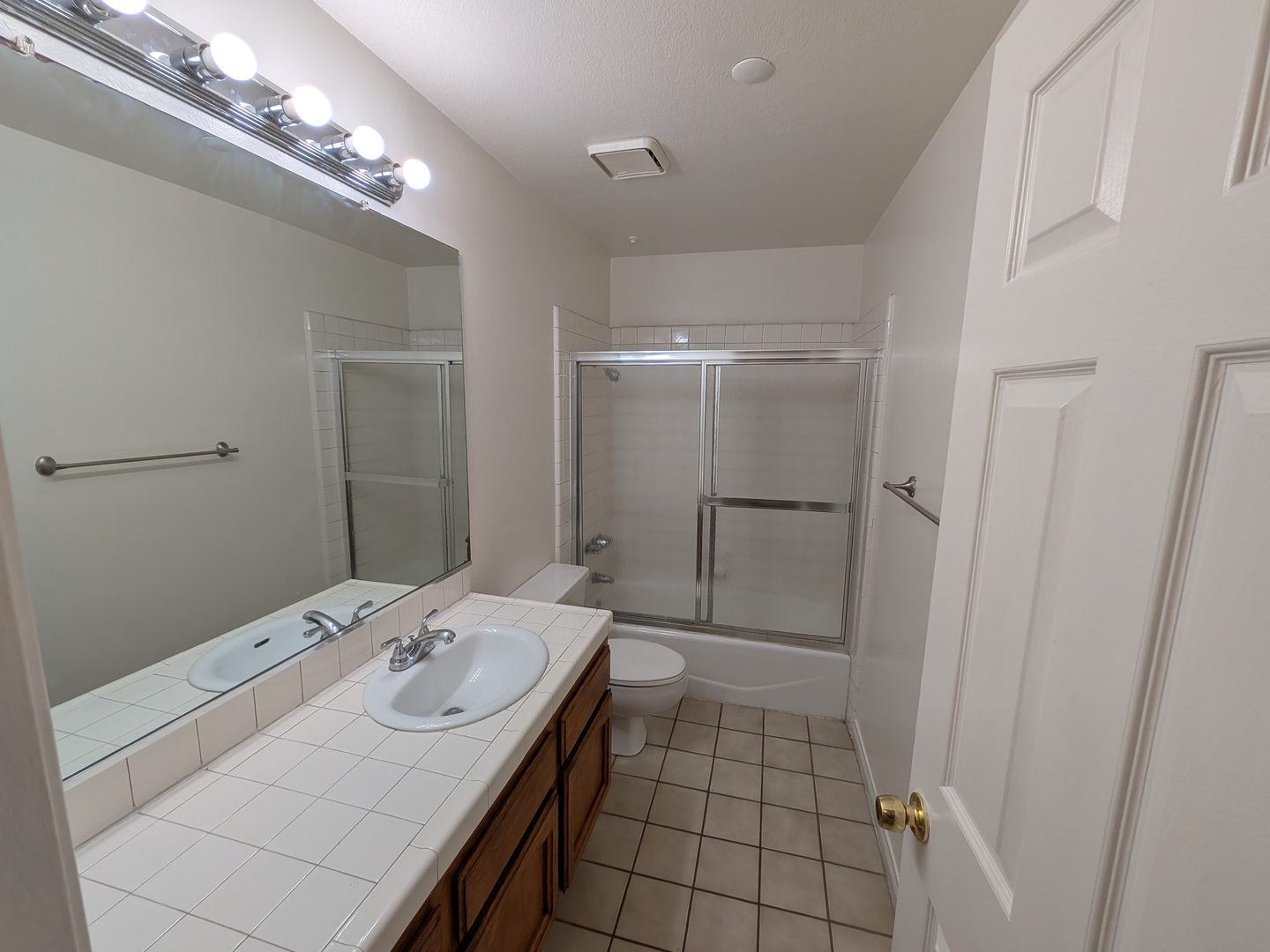 Full Bathroom, empty and unstaged